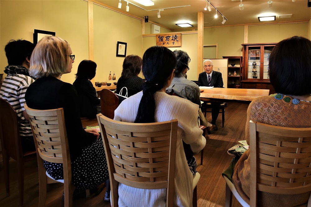 日本茶を愉しむ会（2017年5月）三友堂大内様講演の様子